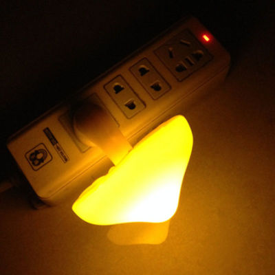 ไฟ LED โคมไฟติดผนังควบคุมแสงสำหรับห้องนอนหลอดไฟเห็ดเซ็นเซอร์สีขาวตกแต่งเรา