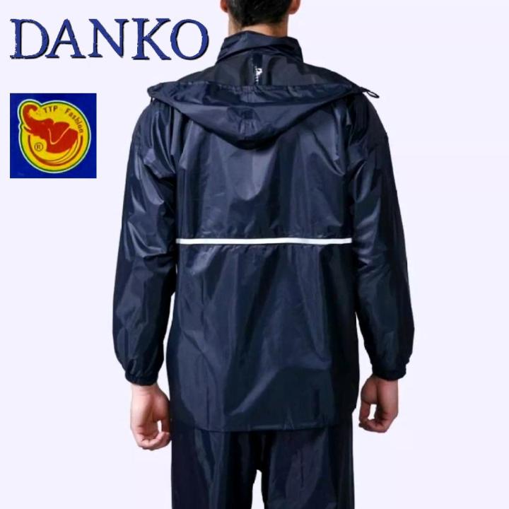 ชุดกันฝน-กันน้ำ-danko-raincoat-สีกรมท่าเข้ม-ปกป้อง2ชั้น-ด้วยซิปและกระดุมปิดทับ-มีแถบสะท้อนแสง-เสื้อ-กางเกง-กระเป๋า-มีหมวกฮู้ดคลุมศรีษะพับเก็บได้-ขนาดฟรีไซส์-สีกรมท่าเข้ม