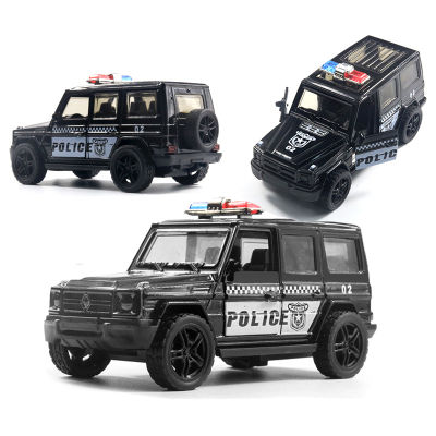 [COD] เป็นกลุ่ม รถตำรวจออฟโรดเมอร์เซเดส-เบนซ์รุ่นชายเปิดประตูดึงกลับรถจี๊ปของเล่นตกแต่งเค้ก