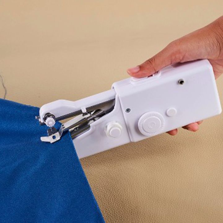 คุณภาพสูงสุด-พร้อมส่งจักรเย็บผ้า-จักเย็บผ้ามินิวัสดุใหม่-abs-จักรเย็บผ้าขนาดเล็ก-จักรเย็บผ้ามือขนาดเล็กแบบพกพา-เครื่องเย็บผ้าแบบใช้มือถือ-จักรเย็บด้วยมือไฟฟ้า-handy-stitch-ขนาดพกพา-ใช้ถ่าน-aa-x-4-ก้อน