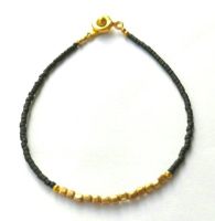 กำไลข้อมือ สร้อยข้อมือ ลูกปัดแก้วสีดำ Black Glass Tiny Seed Bracelet with Brass Beads