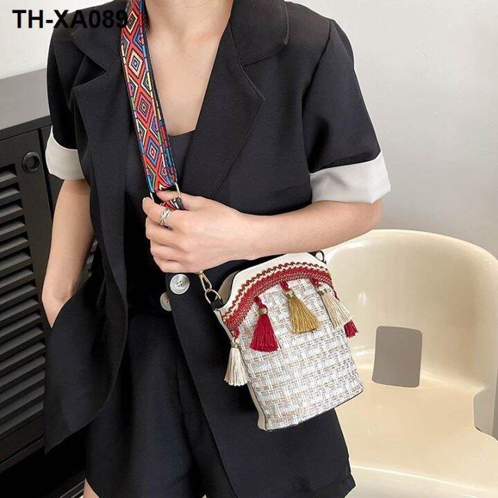 the-new-2023-national-shoulder-bag-are-aslant-bucket-niche-design-texture