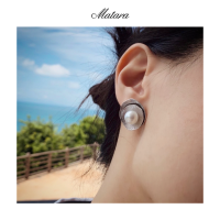 Matara Studio: Classic - Shell Line Earrings ต่างหู Silver925 ประดับไข่มุกแท้สีขาวธรรมชาติ