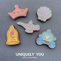 ❍ LJ7.22 Crocs Jibbitz Magic Lamp Metal Shoe Charms ที่วางรองเท้า Crocs ของแท้