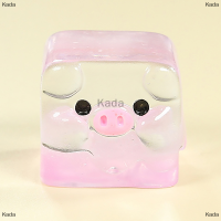 Kada เครื่องประดับทำด้วยมือ2ชิ้นเครื่องประดับเรซิ่นเรืองแสงขนาดเล็ก3D การ์ตูนน้ำแข็งบล็อกหมูของเล่นตกแต่งภูมิทัศน์ไมโคร