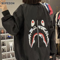 Supeeonเรียกเสื้อแจ็คเก็ตบอมเบอร์ใหม่สำหรับทั้งหญิงและชายฤดูใบไม้ผลิและฤดูใบไม้ร่วงชุดยูนิฟอร์มเบสบอลเสื้อปักลายฉลามคู่