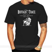 【New】[S-5XL] Buffalo TRACE เสื้อยืดลําลอง แขนสั้น พิมพ์ลาย Distillery In Frankfort Bourbon วิสกี้ สีดํา สําหรับผู้ชาย ของขวัญ