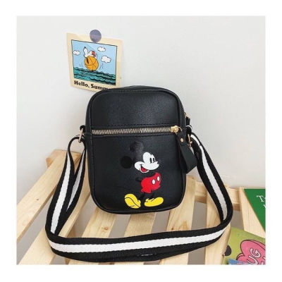 กระเป๋าสะพาย Mickey มี 2 สี ดำ,แดง วัสดุ หนัง PU ทรงสวย ไม่ย้วย มีช่องซิปหน้า ขนาด 13*17*6 cm