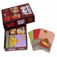 เกมส์ซูชิโก Sushi Go! บอร์ดเกมส์ เกมส์การ์ดสะสมแต้ม มีการ์ดให้ 108 ใบ เล่นง่ายสนุก เป็นเกมส์สำหรับครอบครัว Family games เหมาะกับเด็กอายุ 8 ขวบขึ้นไป ช่วยเสริมสร้างสมาธิ ความคิดการวางแผนให้กับเด็ก และช่วยให้มีกิจกรรมร่วมกันในครอบครัว ในกล่องมีคู่มือให้