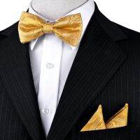 【Fashion house]Paisley ดอกไม้สีเหลือง Pre Tied Gold Tuxedo Bow Tie ชุดสำหรับผู้ชาย100ผ้าเช็ดหน้าผ้าไหมปรับแฟชั่น Casual Party งานแต่งงาน