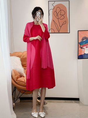 จีบสีจับคู่ชุดที่สง่างามของผู้หญิงหลวมผ้าพันคอกระชับสัดส่วนสองชิ้นชุด Midi ชุด91598