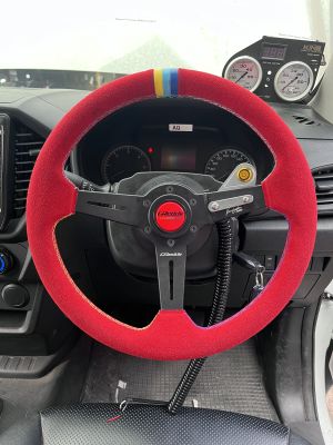 (ส่งฟรี) พวงมาลัยรถยนต์  หนังกลับ GREDDY กว้าง 13.5 นิ้ว  ยก 2 นิ้ว จับง่าย กระชับมือ เหมาะสำหรับรถยนต์ทุกรุ่น (สีแดง)