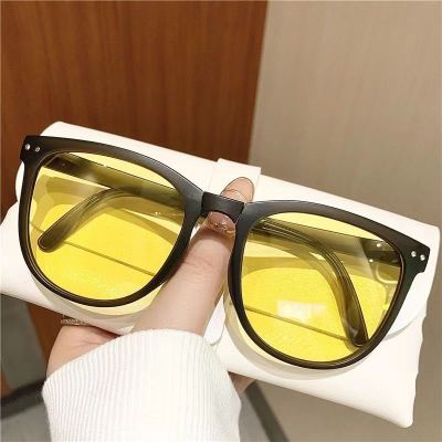 [มี 5 สีให้เลือก] แว่นตากันแดดแฟชั่น แว่นเหลือง แว่นกันแดดหญิงuv แว่นตา กัน แดดผญ สีน้ำตาล แว่นเลนเหลือง แว่นพับเก็บได้ sunglasses แว่นแฟชั่นหญิง แว่นกันแดดหญิง UV400 แว่นตาไปทะเล แว่นเก็บทรงเท่ แว่นกันแดดเท่ๆ เเว่นตากันเเดด  แว่นเลนส์เหลือง แว่นกันแสงแดด