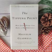 Tipping Point : How Little Things Can Make a Big Difference (ภาษาอังกฤษ) Paperback กลยุทธ์จุดกระแส หนังสือหายาก