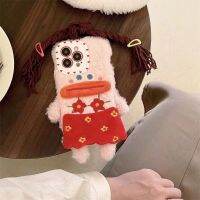 ตุ๊กตาถักเปียน่ารักสามารถใส่ได้กับ iPhone เคสโทรศัพท์กำมะหยี่14 Pro ตลกๆสำหรับผู้หญิง Iphone ปากไส้กรอกเด็กผู้หญิง