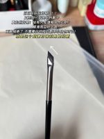 High-end Original Very easy to use! Beveled blade eyeliner brush flat sickle eyelid down to lying silkworm details make-up brush ultra-fine