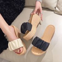 【ready stock】Slope heel fashion sandals, sponge cake slippers, womens pleats, simple and comfortable sandals