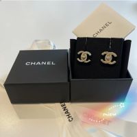 M.IEW Chanel Double C ต่างหูสตั๊ดโลหะสีทอง