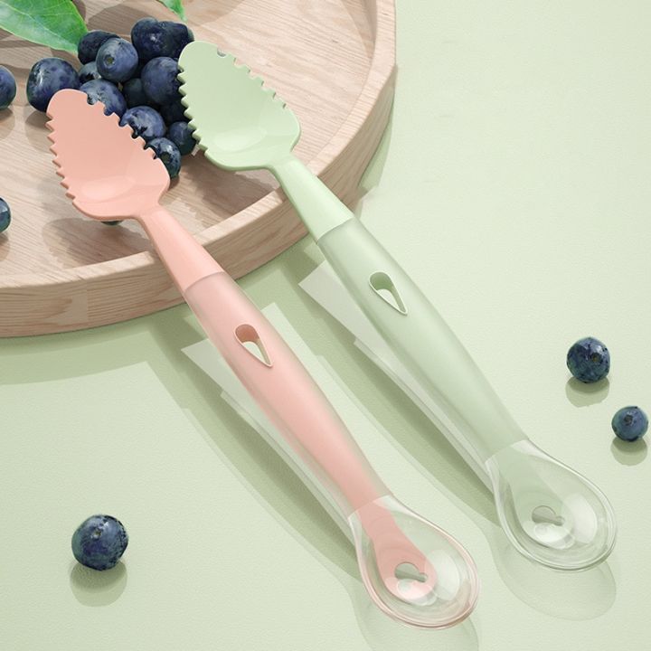 cw-silicone-spoons-feeding-child