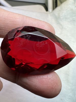 ทับทิม พลอย แดง  RUBY เพชรคริสตัล สำหรับงาน เครื่องประดับ LAB RUBY CRYSTAL 40X25 พลอย LAB MADE 100%. ราคาเป็นเม็ด. 82 กะรัต