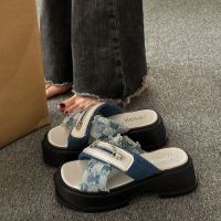 XLX-รองเท้าแตะชายหาดส้นหนาสีดำสำหรับผู้หญิงสไตล์ใหม่ฤดูร้อน 2023 รองเท้าแตะลำลองอเนกประสงค์รองเท้าสตรีวันหยุดชายหาด