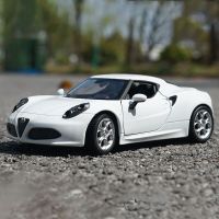 เครื่องชั่ง1:24 ALFA 4C แบบหล่อจากเหล็กหล่อใช้ตกแต่งรถกล่องเก็บและแสดงเครื่องประดับของที่ระลึกรถโลหะผสม