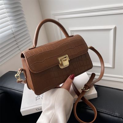 Female 2022 new texture of ladle stone grain portable small party bags fashionable joker popular one shoulder inclined shoulder bag