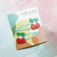 แบรนด์ hello_lulu_  กิ๊บเชอรี่ ?? ตัวกิ๊บสีฟ้า กริ๊กเตอร์เจลขนาด 4.5 cm ตัดกับสับปะรดสีเหลือง น่ารักมาก ๆ ❤❤