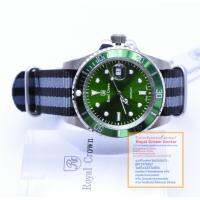 Royal Crown Submariner Hulk ( เจ้าตัวเขียวแห่งแบรนด์ Royal Crown แท้ 100% ) นาฬิกาสำหรับผู้ชาย มาพร้อมสาย NATO+ ขนาดหน้าปัดรวมเม็ดมะยม 44 mm. มีรับประกัน 1 ปีเต็ม ของแท้ 100% กันน้ำ 100% คุณลูกค้าจะได้รับนาฬิกาที่มาพร้อมกล่อง+ของแถม+อุปกรณ์ครบเซ็ท 100%