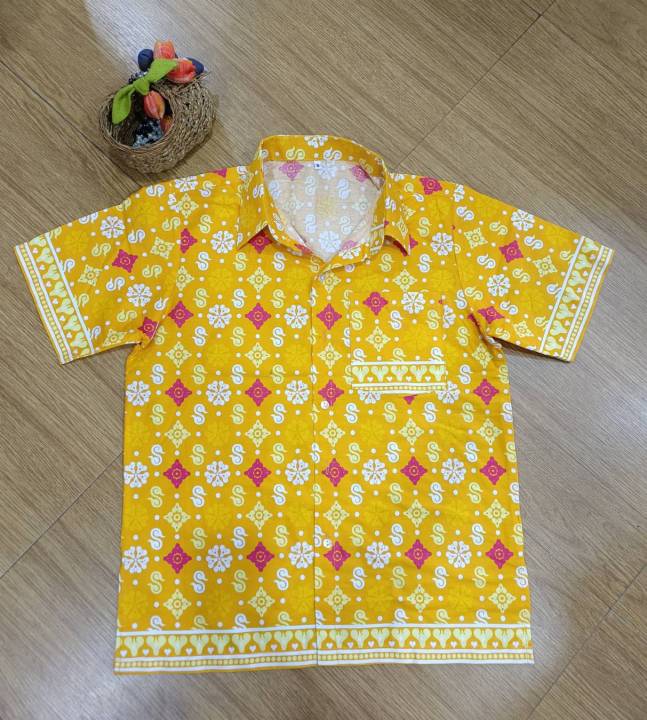 เสื้อเชิ้ตผ้าไทยชาย-เชิ้ตลายไทย-เชิ้ตลายขอพระราชทาน-ผ้าไทยดอกรักราชกัญญา-เนื้อฝ้ายพิมพ์ลายไม่อัดกาวเหมาะสำหรับใส่ทำงาน-สีเหลือง