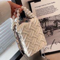 Small bag female 2022 new summer chain oblique satchel texture weave pearl mobile phone bag