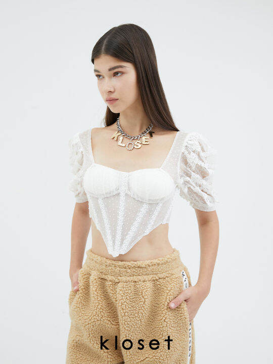 kloset-bad-romance-off-shoulder-lace-crop-top-pf22-t003-เสื้อผ้าผู้หญิง-เสื้อผ้าแฟชั่น-เสื้อแขนตุ๊กตา-เสื้อเว้าเอว-ผ้าลูกไม้