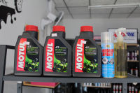 น้ำมันเครื่อง MOTUL 5100 10W-40 ขนาด 1 ลิตร จำนวน 3 ขวด + น้ำยาล้างโซ่ + หล่อลื่นโซ่ BOSNY