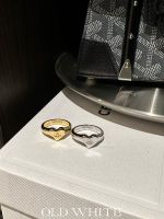 The new authentic rear icon Vivienne Westwood OLD WHITE Saturn Queen Mother Love Simple Planet Ring Peach Heart Gold and Silver Ring