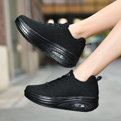 HUIANG รองเท้าผ้าใบผู้หญิงสีดำล้วน 2022 Air Cushion แพลตฟอร์ม ใส่เดิน ใส่วิ่ง ใส่ออกกำลังกาย พื้นสูง 5 ซม. ไซส์ 35-40