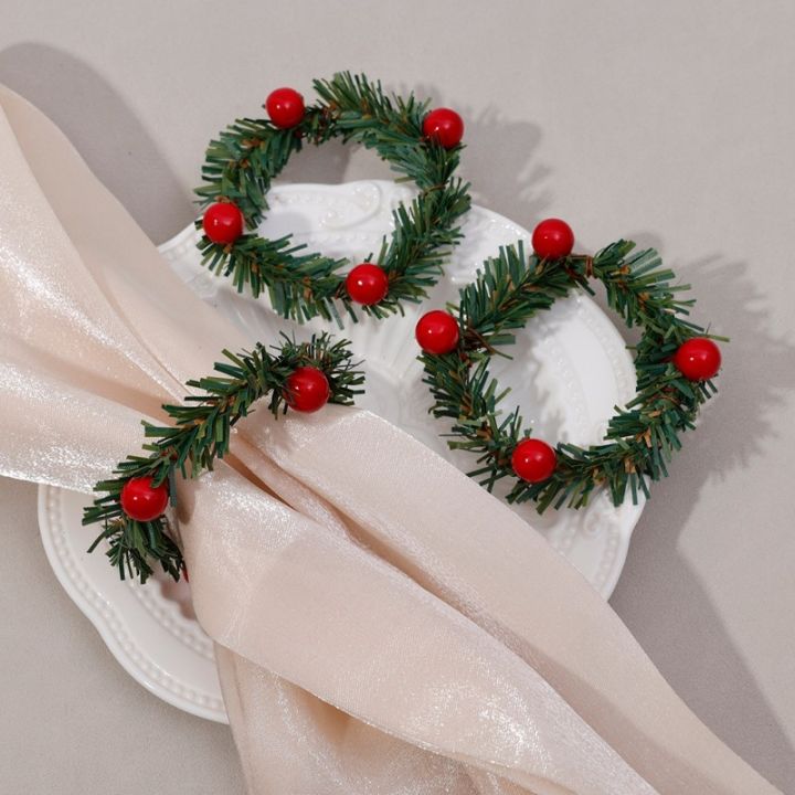 แหวนผ้าเช็ดปากพวงหรีดก้านเข็มสนเบอร์รี่ขนาดเล็กคริสมาสต์ในบ้านตกแต่งห่วงรัดผ้าเช็ดปากโต๊ะปาร์ตี้