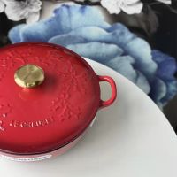 French cool color LE CREUSET หม้อเคลือบเหล็ก, หม้อเคลือบสีขาว, หม้อสตูว์ชั้น S, เรือนเวลา 26 cm