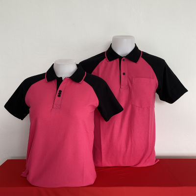 polo shirt แบบชาย สีชมพูบานเย็น แขนดำ แบบชาย เป็นทรงตรง มีกระเป๋า ส่วนแบบหญิ เป็นทรงเข้ารูป จากโรงงานผลิตในประเทศไทย