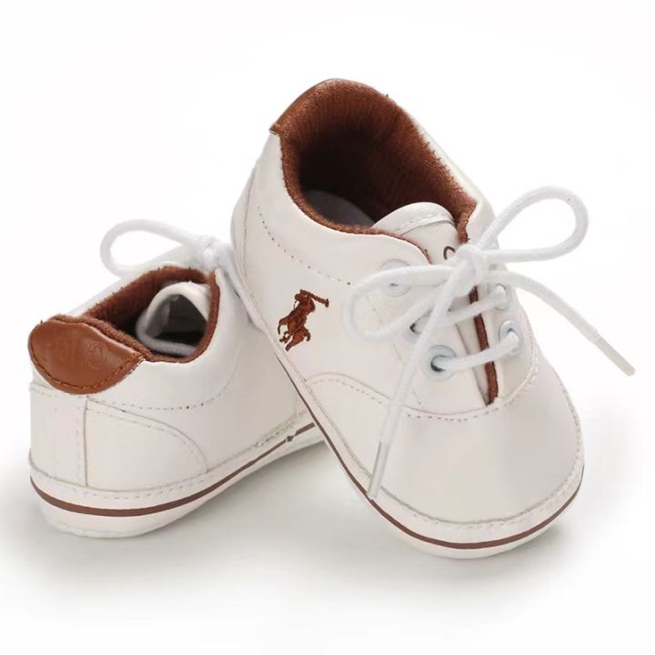 รองเท้าผ้าใบสีขาวนุ่มสำหรับรองเท้าทารกเพศชายเด็กผู้หญิงร้องเท้าสนีกเกอร์พิธีรับเข้าคริสต์เด็กแรกเกิด