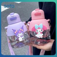 Sanrio ขวดน้ำเด็กถ้วยพื้นที่เครื่องดื่มคู่นักเรียนชายหญิงที่มีสายรัดฟางความจุขนาดใหญ่ถ้วยน้ำพลาสติกสำหรับของขวัญ