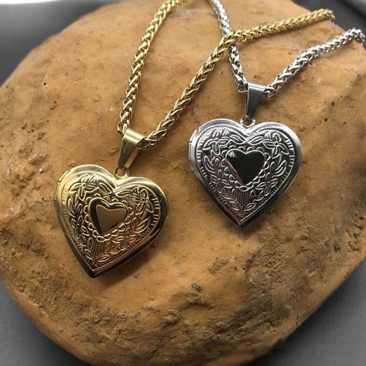 U7 Oval Locket Pendant Necklace 18K Gold Plated Memorial Photo Lockets  Charm Valentines Gift Jewelry for Women/Girls : Buy Online at Best Price in  KSA - Souq is now Amazon.sa: Fashion