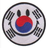 iron on patch Embroidery Happy Smiley Country flag Korea 7.5 cm ใบหน้าที่ยิ้ม ธงชาติเกาหลี ตัวรีด เย็บติดผ้าประเทศไทย โลโก้ปัก มีกาวสำหรับรีด ตกแต่งเสื้อผ้า