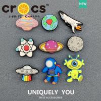 ✺☈♞ LJ7.22 ตัวติดรองเท้า crocs jibbitz charms กระดุมรองเท้า ลายดอกไม้ อวกาศ DIY อุปกรณ์เสริมรองเท้า jibbitz