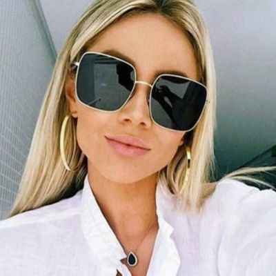 Vintage Oversized Shades Women Sunglasses Fashion Metal Square Alloy Frame Sunglasses Female Retro Sun Glasses Oculos Feminino