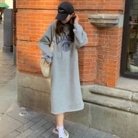 （HOT)Oversize กระโปรงสเวตเตอร์มีฮู้ดยาวคลุมเข่าบุขนกำมะหยี่หนาพิเศษสไตล์อเมริกันวินเทจทรงหลวมสไตล์ชิวๆ