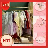 KQ0 10pcs หลายสี น่ารัก ตู้เสื้อผ้า อุปกรณ์ตุ๊กตา โลหะ ที่แขวนเสื้อผ้า ไม้แขวนเสื้อขนาดเล็ก