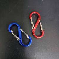 CARABINER ตัวS ขอเกี่ยวพวงกุญแจ รูปตัวSขนาด4ซม อลูมิเนียมคลิปสปริงชุดล็อคสำหรับห้อยสิ่งของ ติดกระเป๋า แขวนของกับตู้ รองรับน้ำหนัก 10 กก.