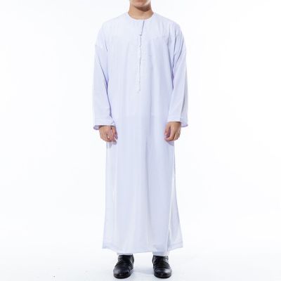 ผู้ชายแฟชั่นมุสลิม Jua Thobe สีขาวแขนยาวคอกลมอิสลามอาหรับ Kaftan เสื้อผ้าอิสลาม Abaya ของผู้ชาย