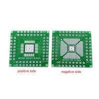 Qfp64 Smt 0.8มม. ถึง Dip64 0.5มม. Pcb บอร์ดอะแดปเตอร์ Qfn64ตัวเชื่อมต่อสำหรับการแปลงแพทช์เพื่อเต้าเสียบแนวตรงลบเข้ากันได้กับ56P