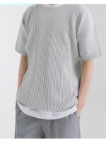 Issey Miyake เสื้อยืดแขนสั้นเสื้อคลุมแบบพับสำหรับผู้ชาย,เสื้อยืดลายทางแนวตั้งทรงหลวมแนวตั้งยาว5นาทีสำหรับวัยรุ่นญี่ปุ่น